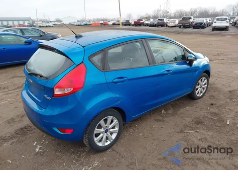 2013 Ford Fiesta Se z USA, uszkodzony, nr VIN 3FADP4EJ9DM215858